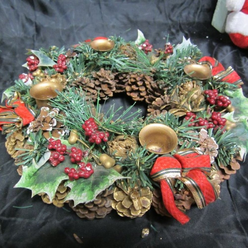RETRO 70'S PINECONE WREATH CANDLE CENTERPIECE HOLDS 4 TAPERED CANDLES IN HOLDERS